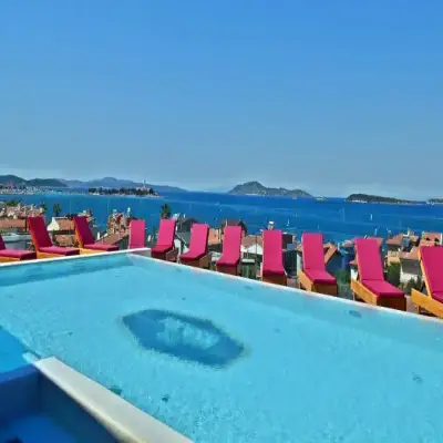 Ferush Otel, +12