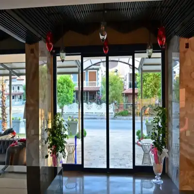 Ferush Otel, +12