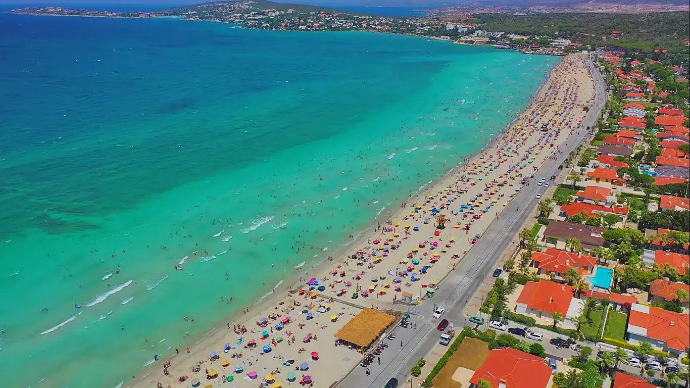 Çeşme Plajları 2026: Ücretli ve Ücretsiz En Güzel 30 Plaj Rehberi
