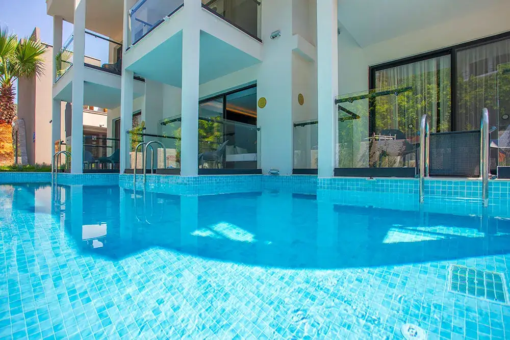 Türkiye’nin En Güzel Swim-Up Otelleri | Odanızdan Havuza Direkt Geçiş Keyfi
