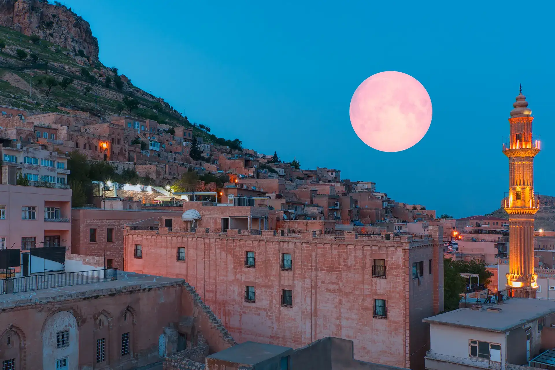 Mardin Gezilecek Yerler: Midyat, Dara Antik Kenti ve Yeme İçme Rehberi