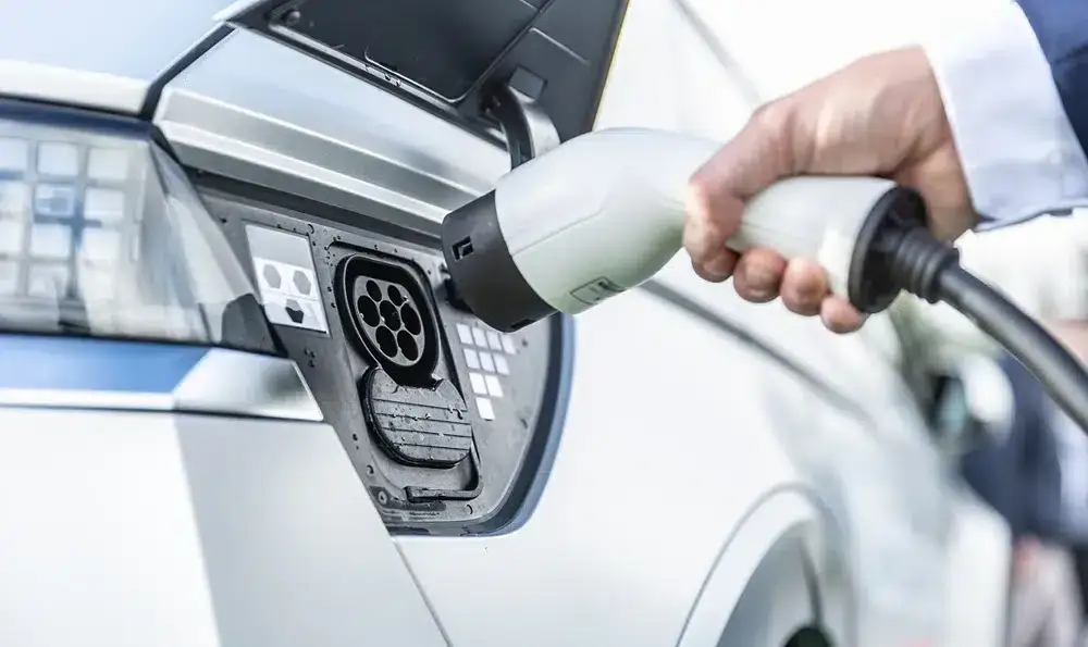Elektrikli Şarj İstasyonu Olan Oteller: Türkiye’de EV Dostu Konaklama Rehberi