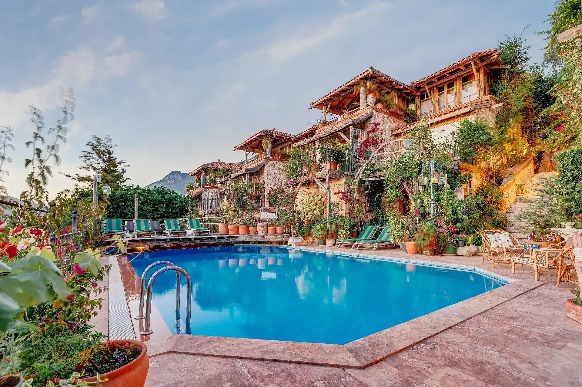 Akdeniz Bölgesi’nin En Güzel 15 Havuzlu Oteli (Kalkan, Kaş, Kemer ve Side)