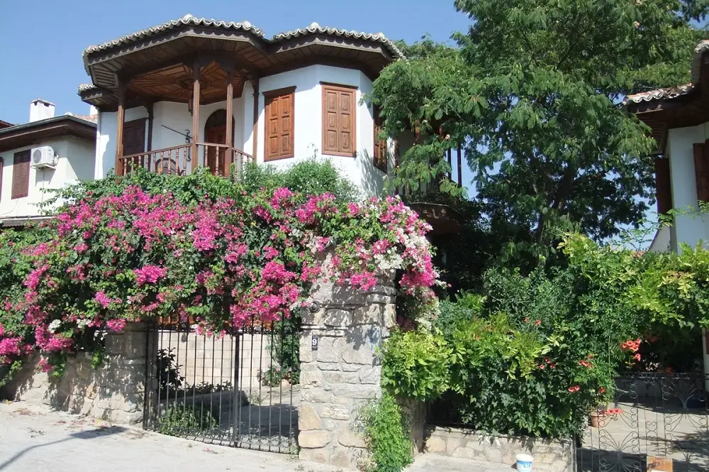 Ula Taşı Evler