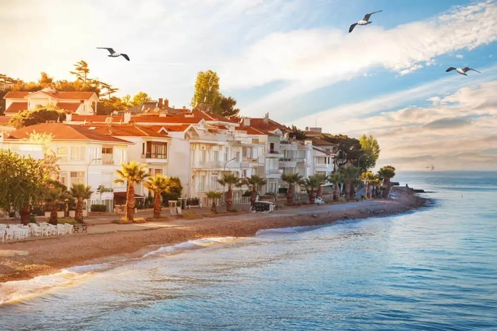 İzmir'de Bütçe Dostu Tatil: Az Harcayarak Çok Gezmek