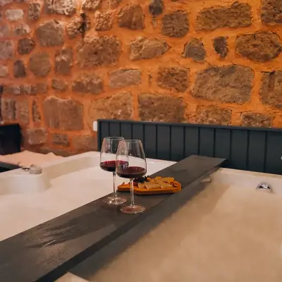Attalos Suites