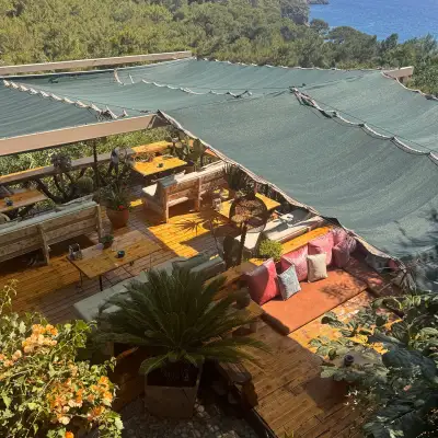 Turan Hill Lounge