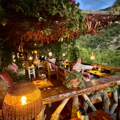 Turan Hill Lounge