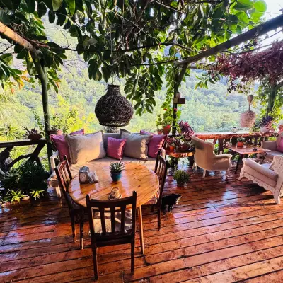 Turan Hill Lounge